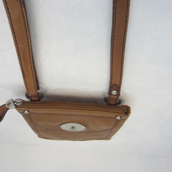 Fossil Cow Hide Leather Brown Crossbody Keyhole Accent Zipper Closure Zip Close - Picture 7 of 10